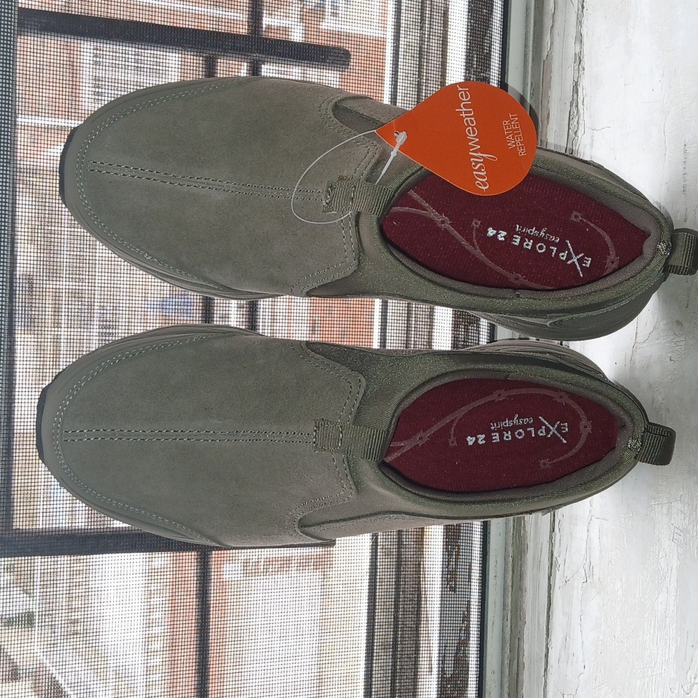 FEMALE SNEAKERS.